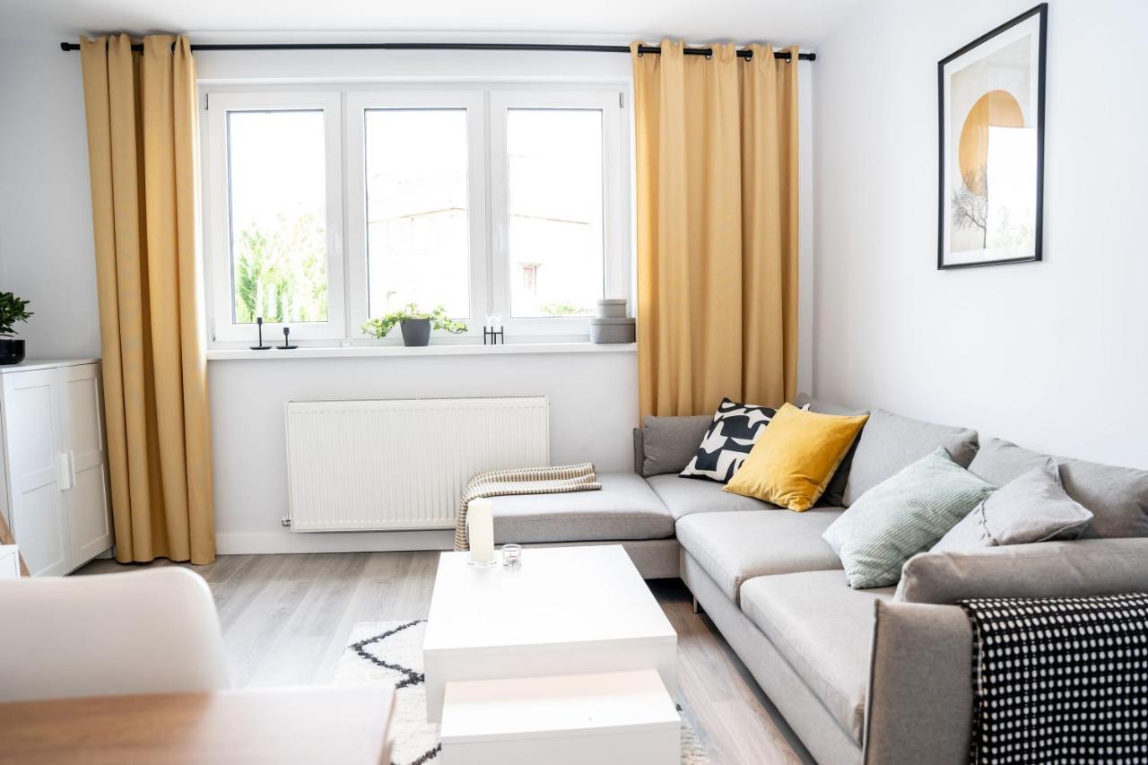 Luxurious Two Bedroom With Private Parking *