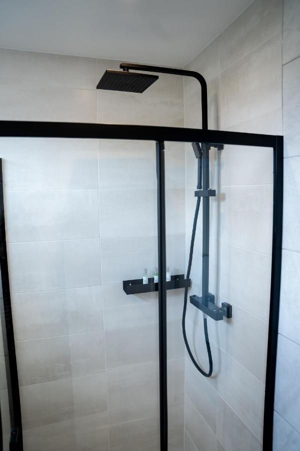 Apartment Luxurious Two Bedroom With Private Parking