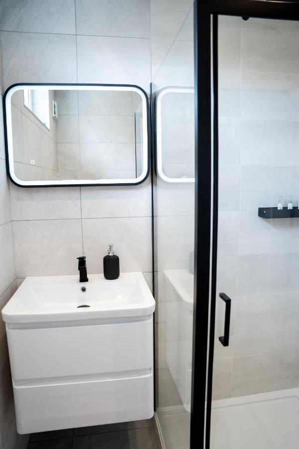 Apartment Luxurious Two Bedroom With Private Parking Perth