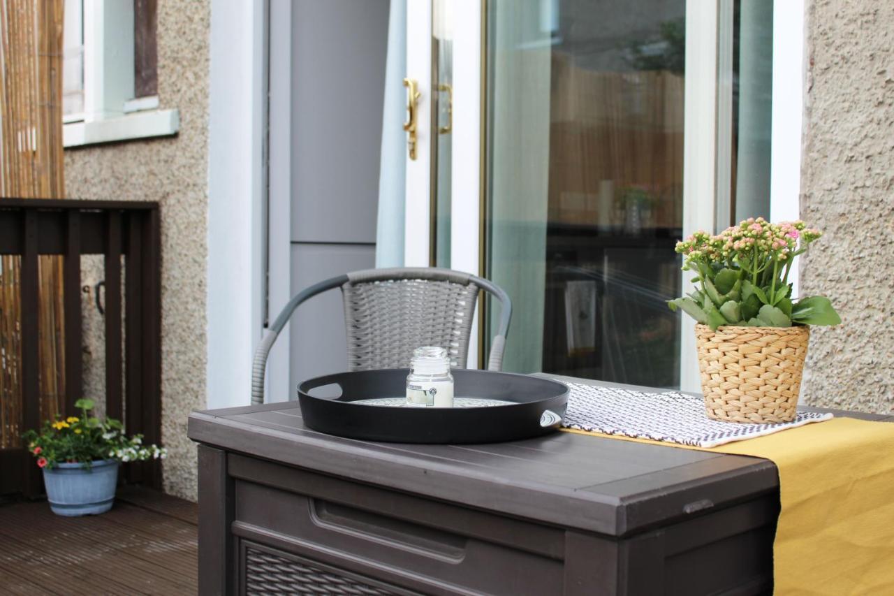 Luxurious Two Bedroom With Private Parking *