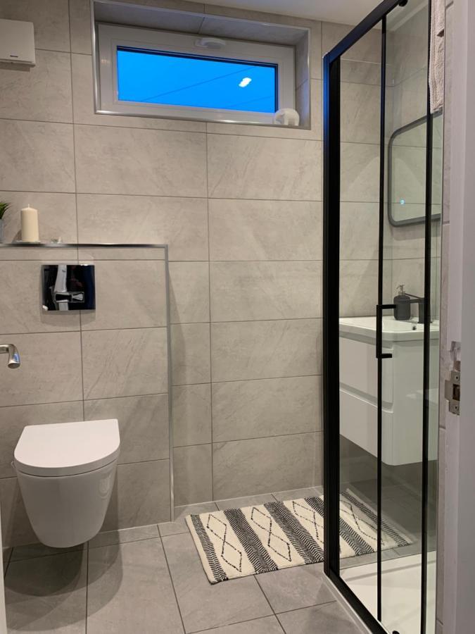 Luxurious Two Bedroom With Private Parking * Perth